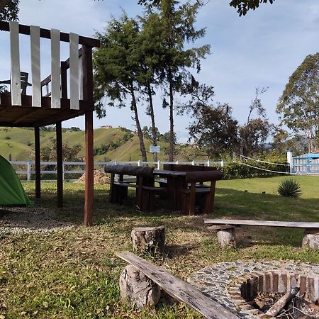 ホテル Spanglish Colombia ヘリコ エクステリア 写真