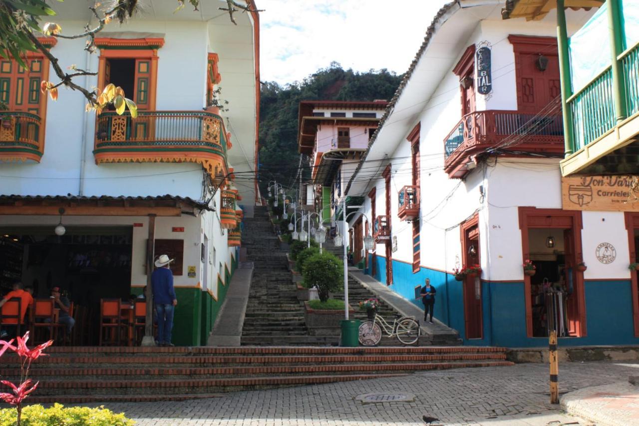 ホテル Spanglish Colombia ヘリコ エクステリア 写真