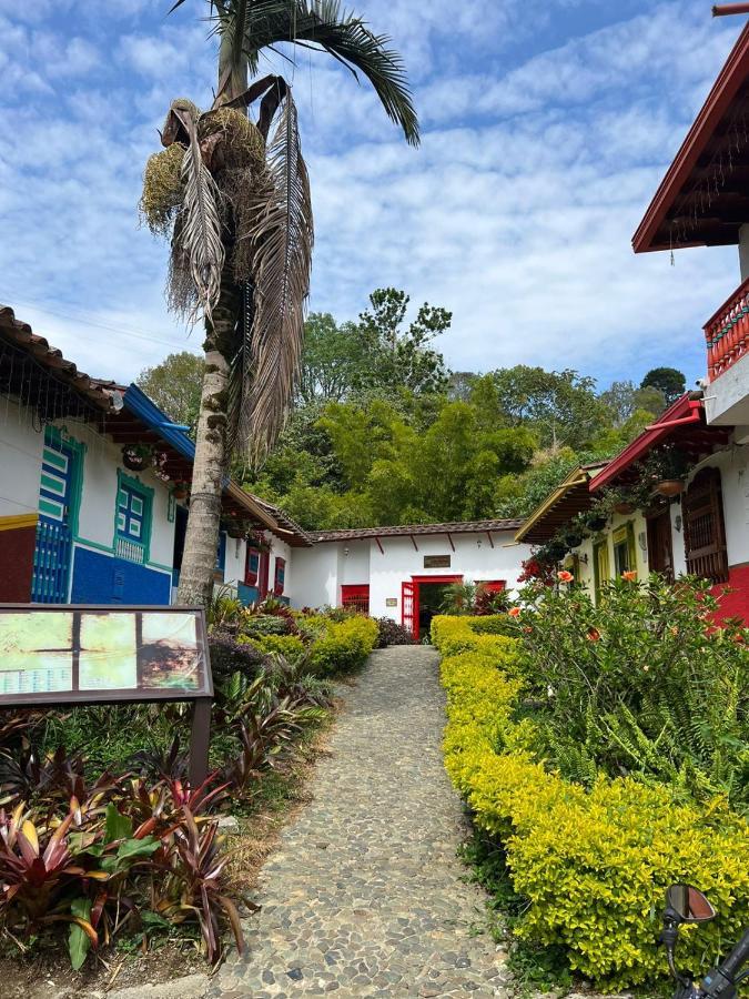 ホテル Spanglish Colombia ヘリコ エクステリア 写真
