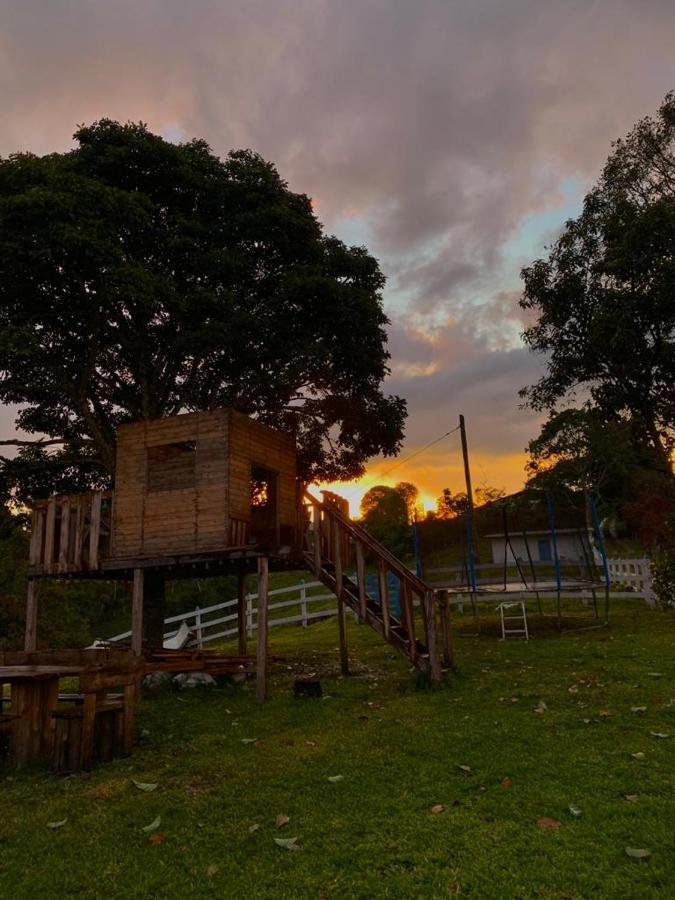 ホテル Spanglish Colombia ヘリコ エクステリア 写真